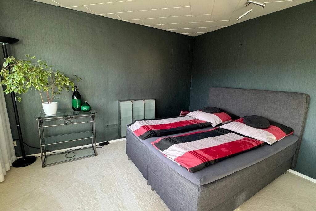 Monikas Home - Gemuetliche 3-Zimmer-Wohnung Im Herzen Von Бьоблинген Екстериор снимка